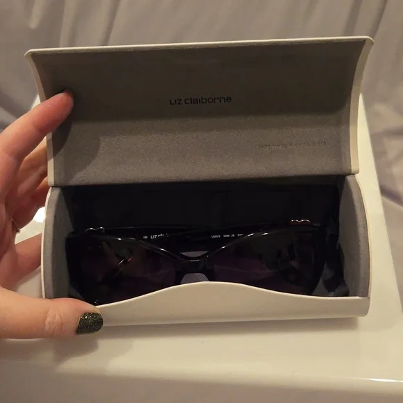 Liz Claiborne Dark Havana Sunglasses brand new in case - Picture 14 of 14
